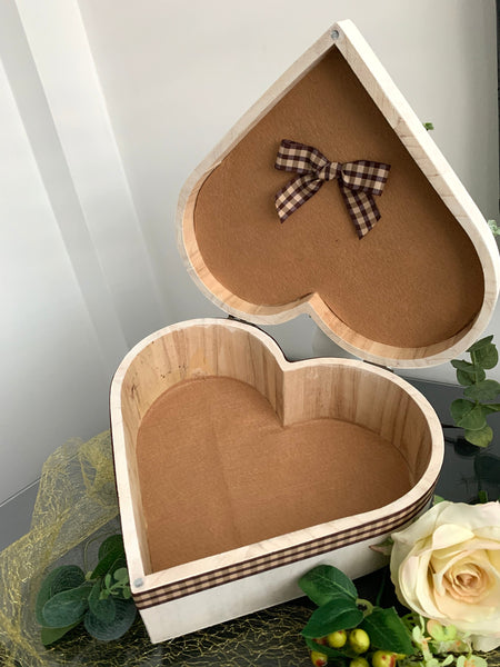 Bride Gift Box, Wedding Gift box for your Bride, Wooden Heart Box, Large wooden Heart shaped box for wedding gift, Bride Gift for Wedding