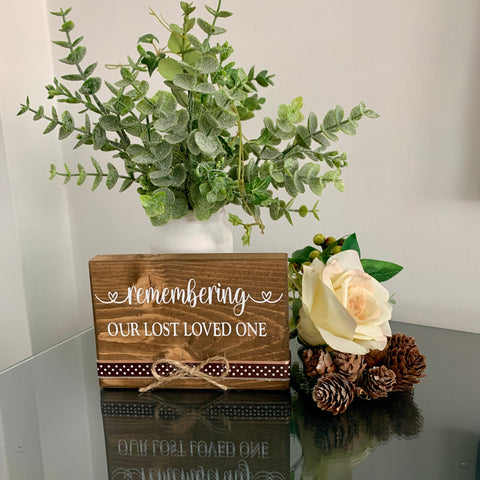 Wedding Sign, Remembering our Lost Loved Ones, Wooden Sign, Wedding Decor. Measures 14 cm x 9.5 cm. Natural Farmhouse Wooden look.