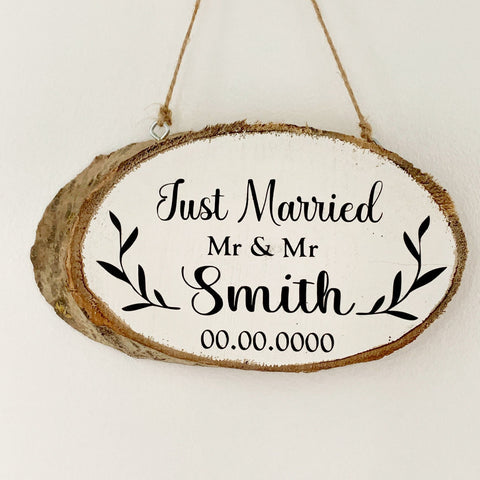 Wedding Sign - 'Just Married' Personalised Wooden Sign- Mr and Mrs Wedding Gift, Wedding Gift for Couples, Hanging Sign, Wood Slice Sign.